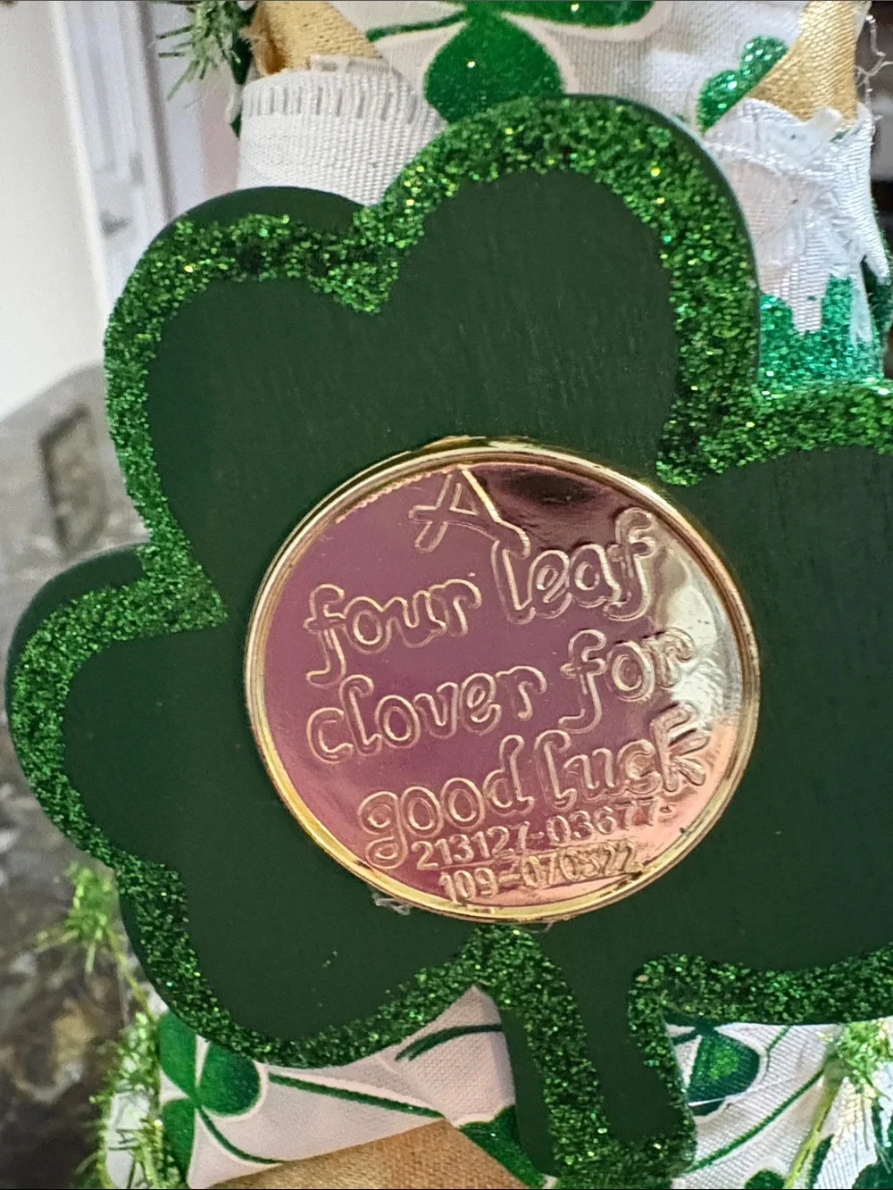 Festive Green Shamrock Holiday Tree Décor